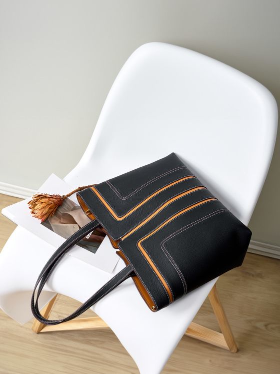 Elova Handcrafted Genuine Leather Crossbody Bag in Black - E234 view 5