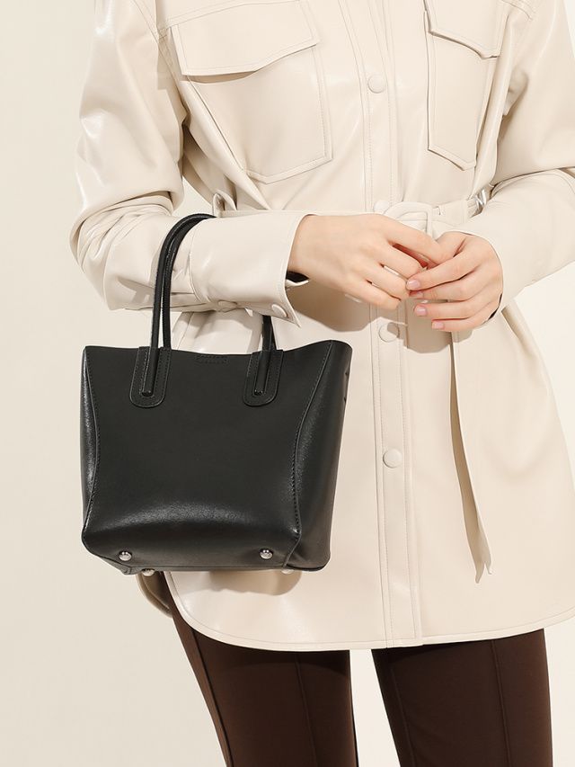 Elova Handcrafted Genuine Leather Crossbody Bag in Black - E580 view 7