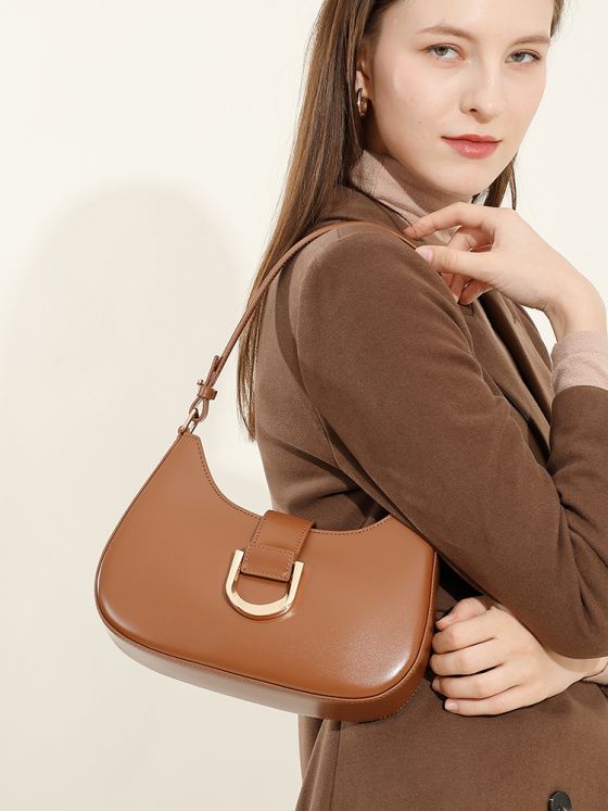 Elova Handcrafted Genuine Leather Crossbody Bag in Black - E611 view 2