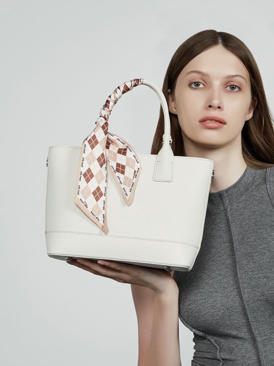 Elova Handcrafted Genuine Leather Bag in Black - E662 view 5