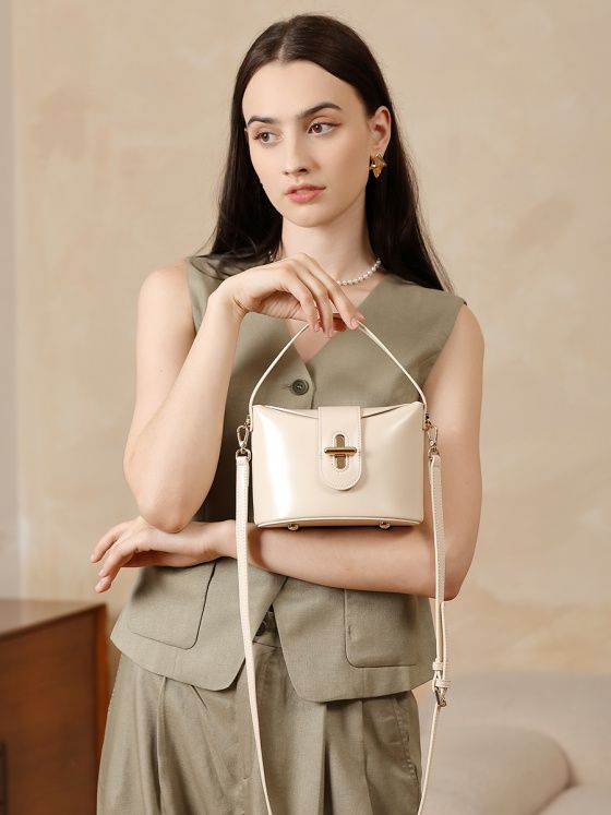 Elova Handcrafted Genuine Leather Crossbody Bag in Black - E670 view 2