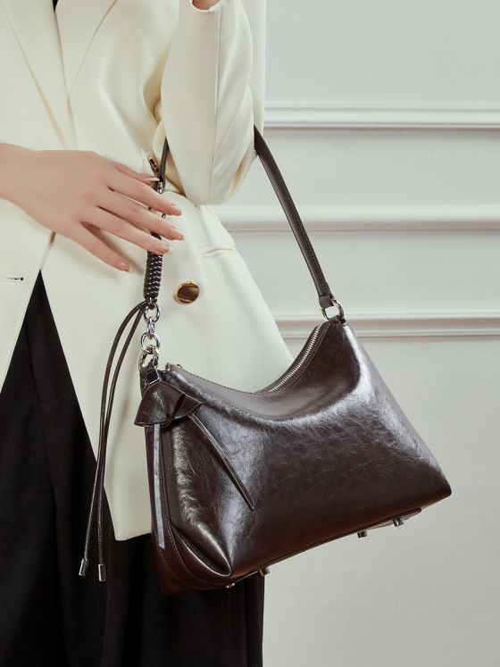 Elova Handcrafted Genuine Leather Crossbody Bag in Black - E779 view 5