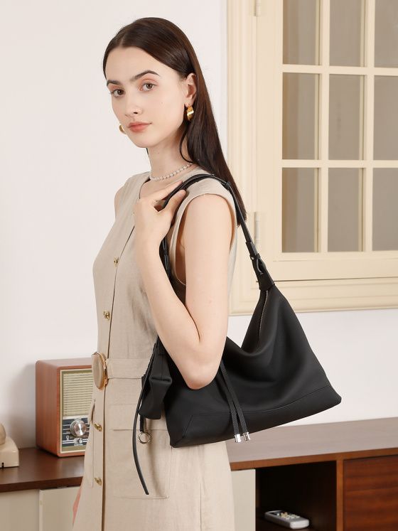 Elova Handcrafted Genuine Leather Tote Bag in Black - E694