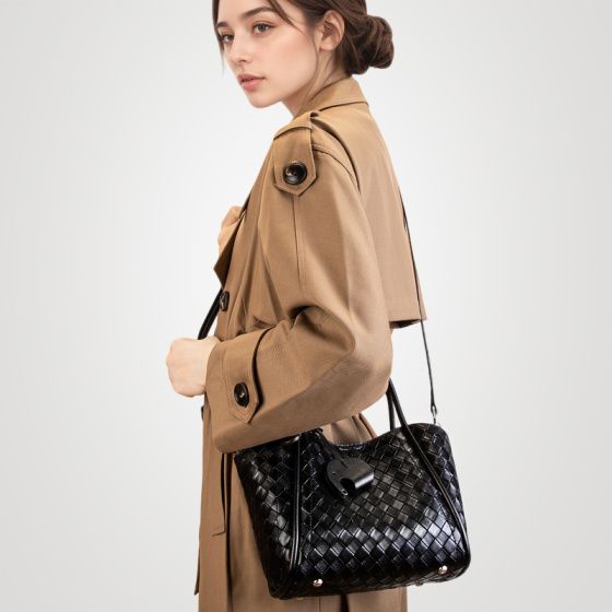 Elova Handcrafted Genuine Leather Crossbody Bag in Black - E721 view 2