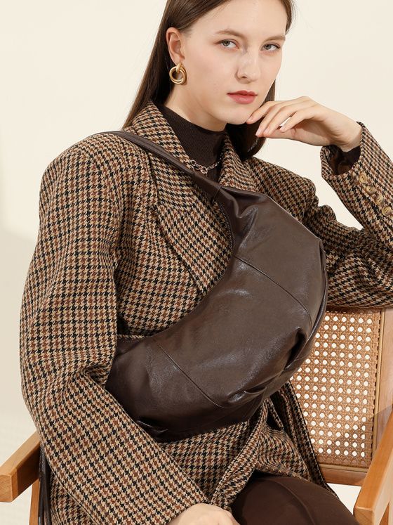 Elova Handcrafted Genuine Leather Crossbody Bag in Black - E553