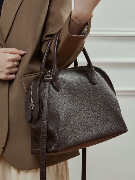 Elova Handcrafted Genuine Leather Shoulder Bag in Black - E758