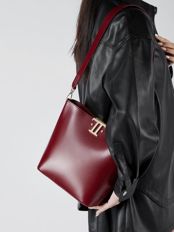 Elova Handcrafted Genuine Leather Bag in Black - E561 view 3