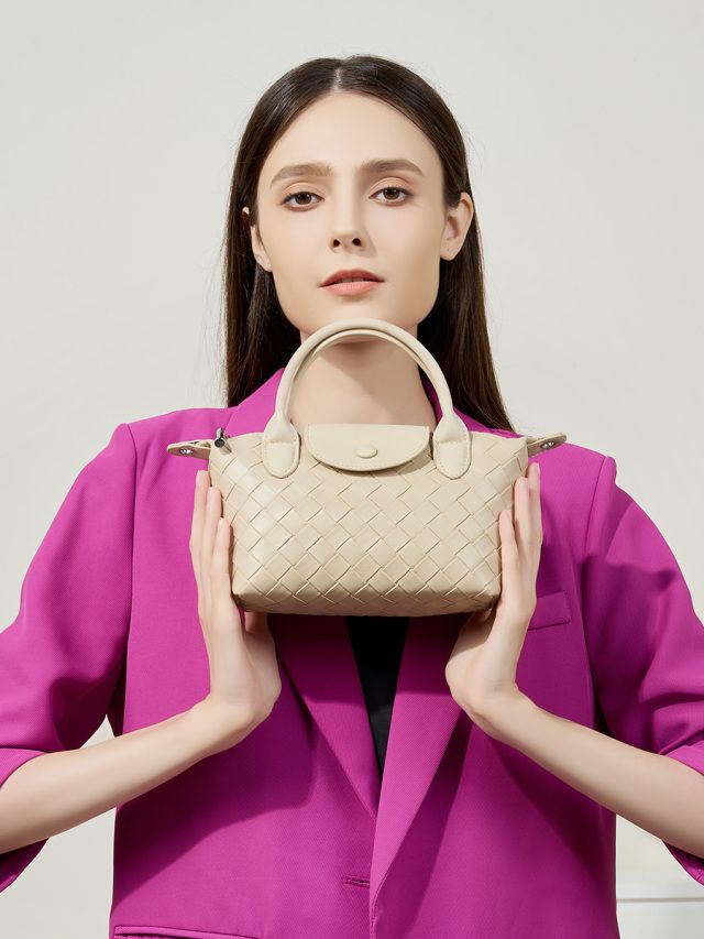 Elova Handcrafted Genuine Leather Crossbody Bag in Black - E421 view 7