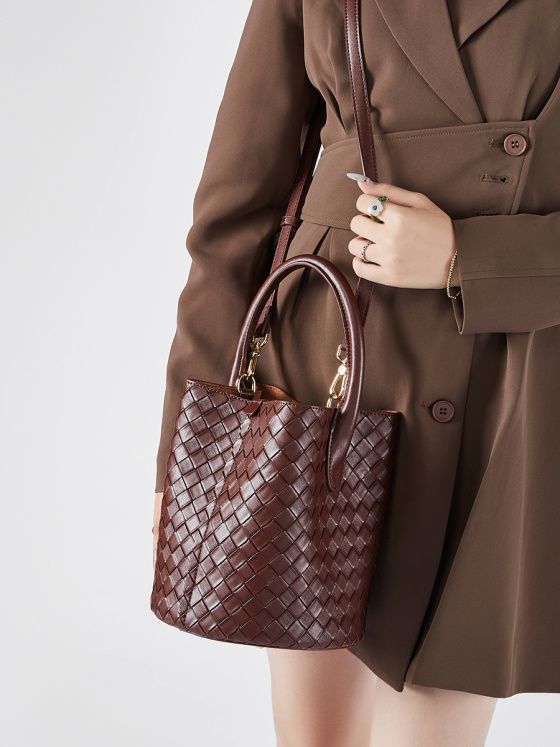 Elova Handcrafted Genuine Leather Crossbody Bag in Black - E486 view 4