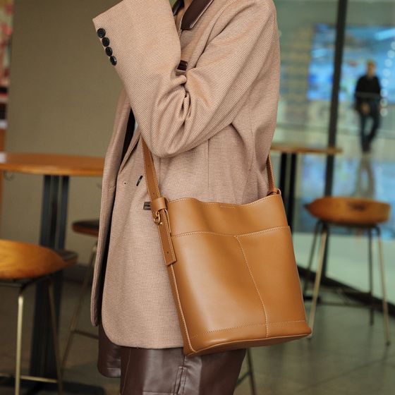 Elova Handcrafted Genuine Leather Crossbody Bag in Black - E193 view 4