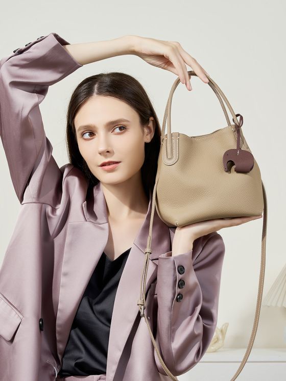 Elova Handcrafted Genuine Leather Crossbody Bag in Black - E413 view 2