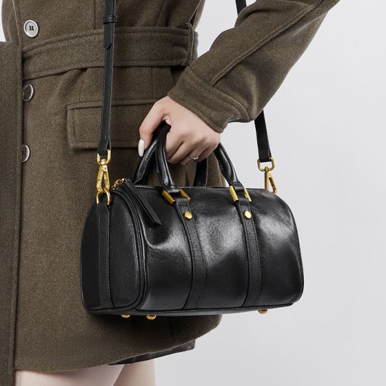 Elova Handcrafted Genuine Leather Crossbody Bag in Black - E515 view 7