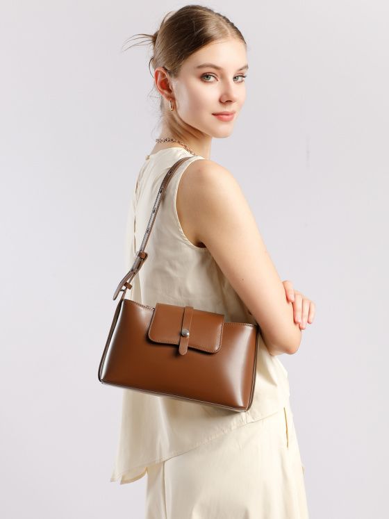 Elova Handcrafted Genuine Leather Bag in Black - E720 view 4