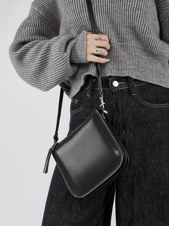 Elova Handcrafted Genuine Leather Crossbody Bag in Black - E480