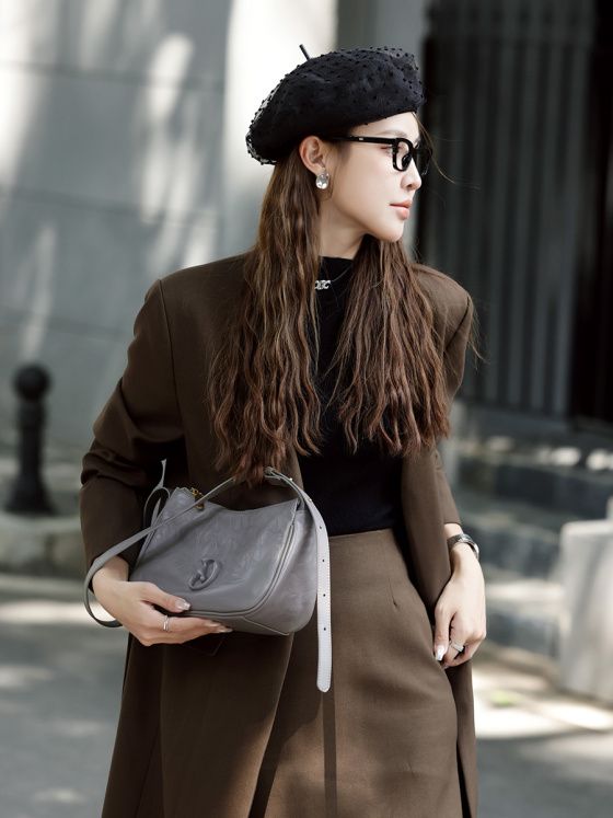 Elova Handcrafted Genuine Leather Crossbody Bag in Black - E206