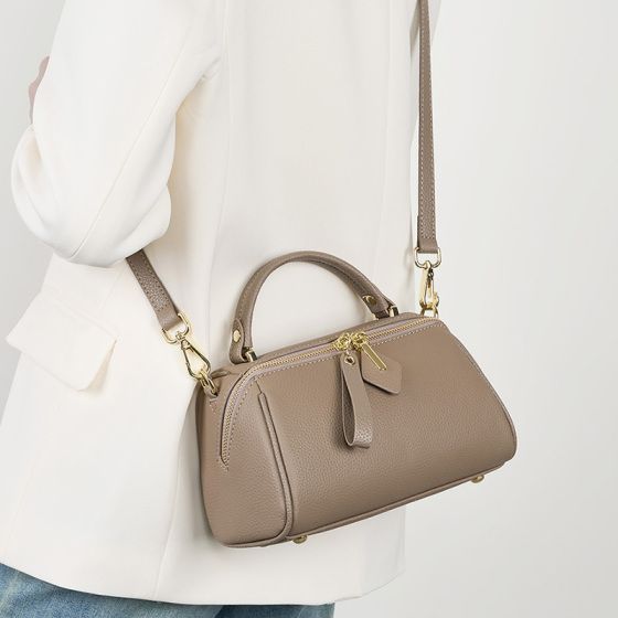 Elova Handcrafted Genuine Leather Crossbody Bag in Black - E181 view 3