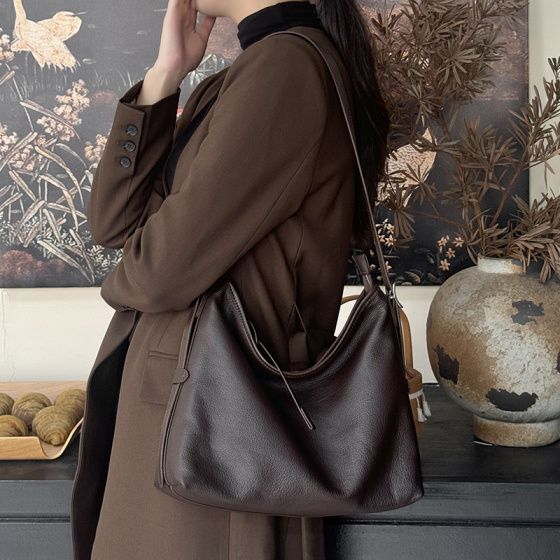 Elova Handcrafted Genuine Leather Tote Bag in Black - E518 view 2