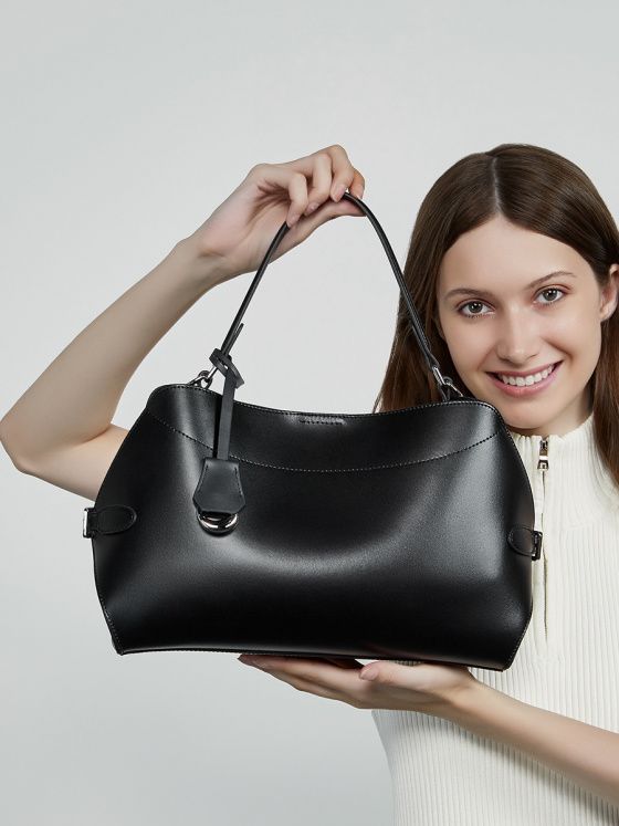 Elova Handcrafted Genuine Leather Crossbody Bag in Black - E661 view 3