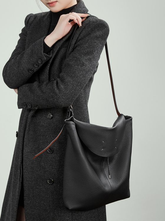 Elova Handcrafted Genuine Leather Crossbody Bag in Black - E795 view 7