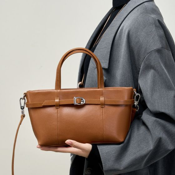 Elova Handcrafted Genuine Leather Crossbody Bag in Black - E552 view 3