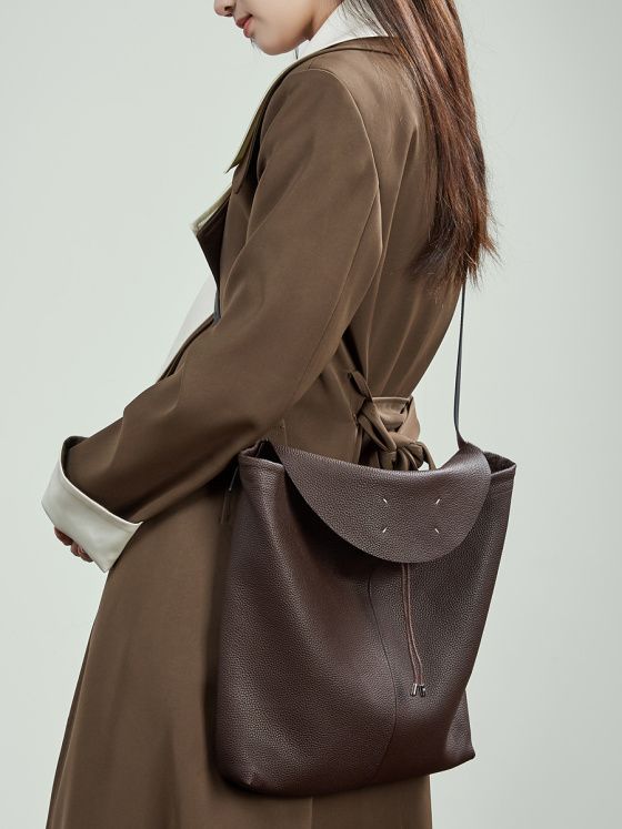 Elova Handcrafted Genuine Leather Crossbody Bag in Black - E795 view 3