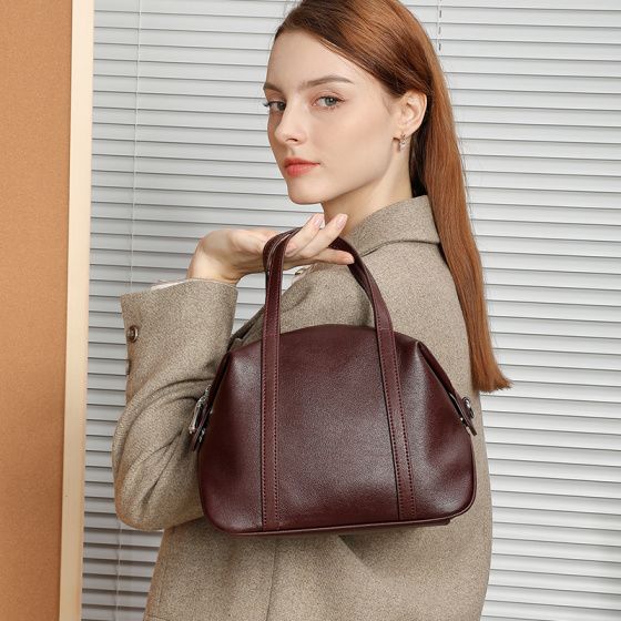 Elova Handcrafted Genuine Leather Crossbody Bag in Black - E520 view 8