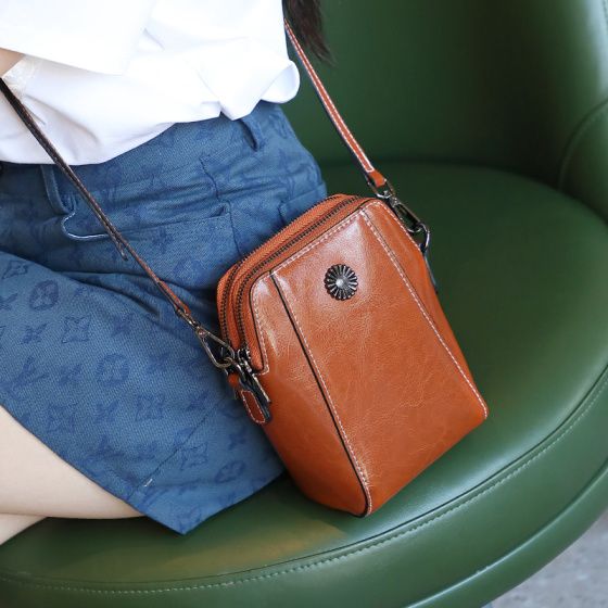 Elova Handcrafted Genuine Leather Crossbody Bag in Black - E324 view 3