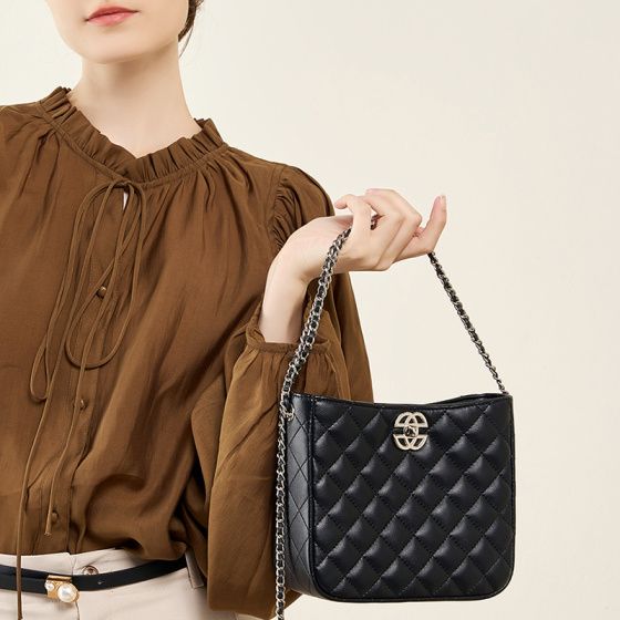 Elova Handcrafted Genuine Leather Crossbody Bag in Black - E362