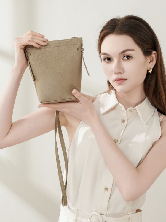 Elova Handcrafted Genuine Leather Crossbody Bag in Black - E623 view 2