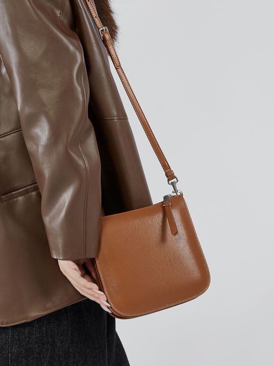 Elova Handcrafted Genuine Leather Crossbody Bag in Black - E480 view 3