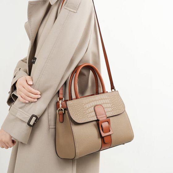 Elova Handcrafted Genuine Leather Crossbody Bag in Black - E393