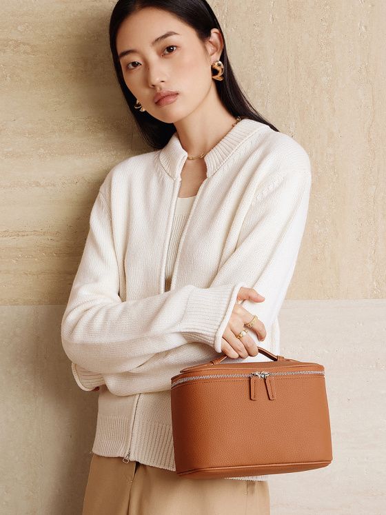 Elova Handcrafted Genuine Leather Bag in Black - E735