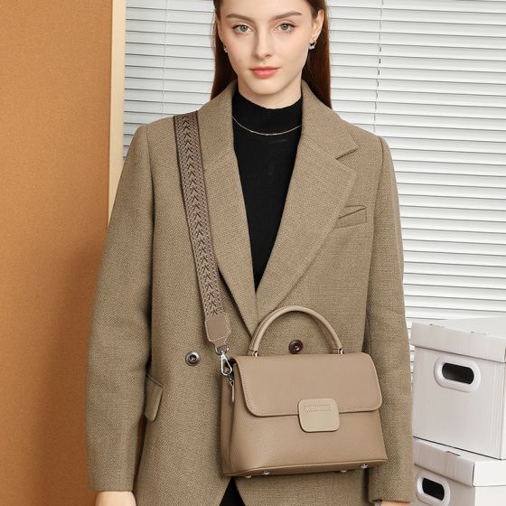 Elova Handcrafted Genuine Leather Crossbody Bag in Black - E532 view 3