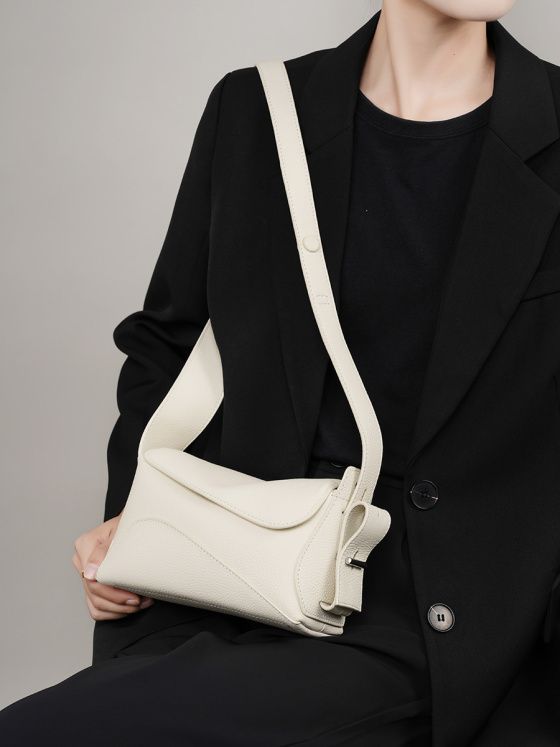 Elova Handcrafted Genuine Leather Crossbody Bag in Black - E271 view 3