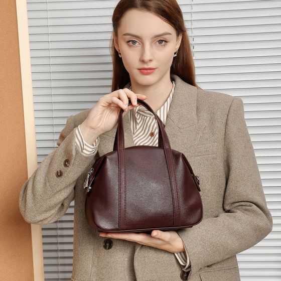 Elova Handcrafted Genuine Leather Crossbody Bag in Black - E520 view 5