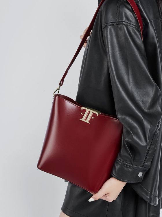 Elova Handcrafted Genuine Leather Bag in Black - E561 view 4