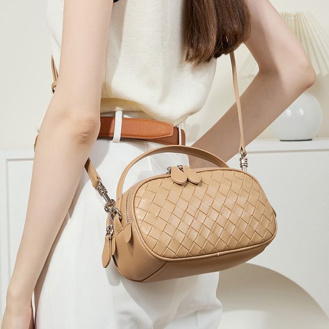 Elova Handcrafted Genuine Leather Crossbody Bag in Black - E422 view 8