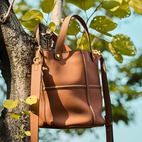 Elova Handcrafted Genuine Leather Crossbody Bag in Black - E373