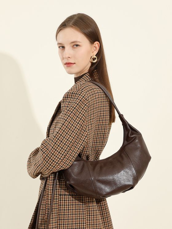 Elova Handcrafted Genuine Leather Crossbody Bag in Black - E553 view 7