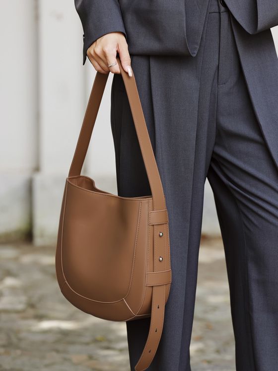 Elova Handcrafted Genuine Leather Crossbody Bag in Black - E211 view 4