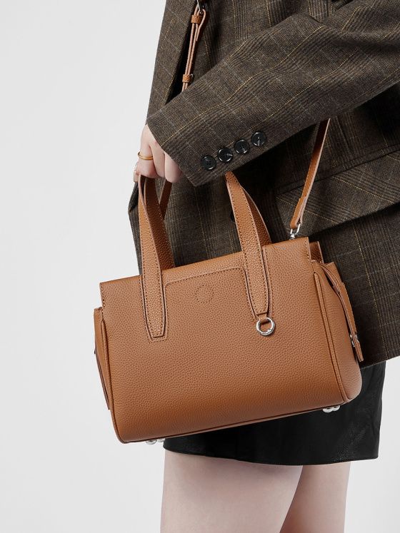 Elova Handcrafted Genuine Leather Crossbody Bag in Black - E507 view 2