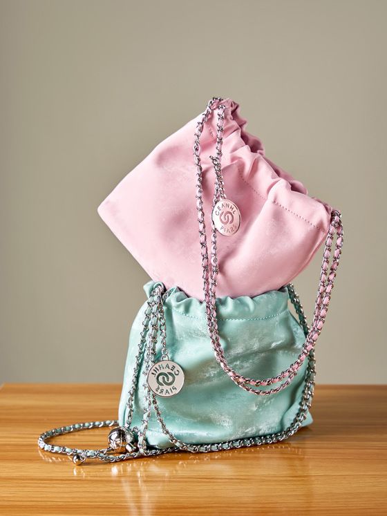 Elova Handcrafted Genuine Leather Crossbody Bag in Green - E199