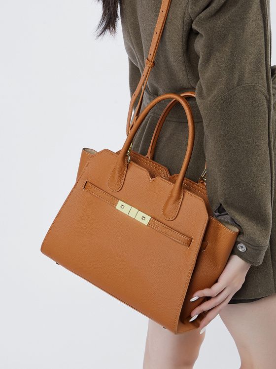 Elova Handcrafted Genuine Leather Crossbody Bag in Black - E505