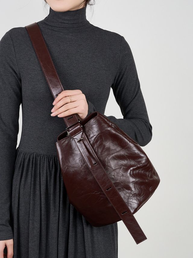 Elova Handcrafted Genuine Leather Tote Bag in Black - E244 view 7
