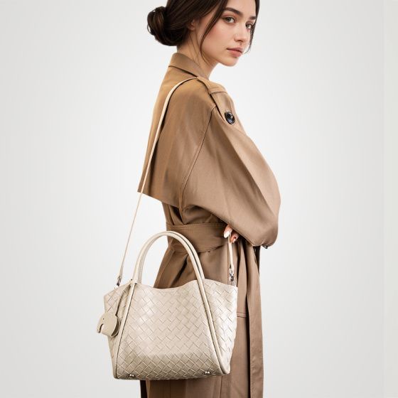 Elova Handcrafted Genuine Leather Crossbody Bag in Black - E721 view 3