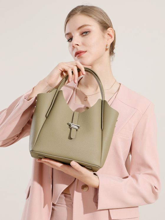 Elova Handcrafted Genuine Leather Crossbody Bag in Black - E587