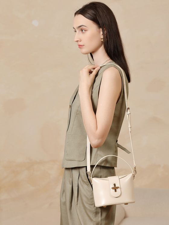 Elova Handcrafted Genuine Leather Crossbody Bag in Black - E670 view 4