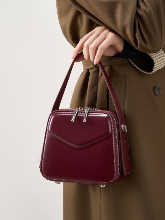 Elova Handcrafted Genuine Leather Crossbody Bag in Black - E540