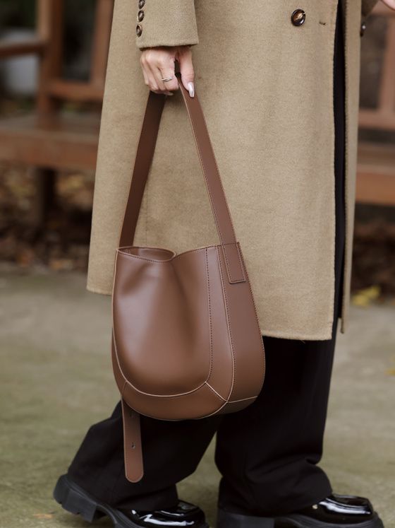 Elova Handcrafted Genuine Leather Crossbody Bag in Black - E211 view 2