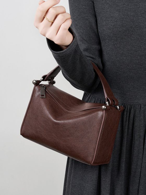 Elova Handcrafted Genuine Leather Crossbody Bag in Black - E186